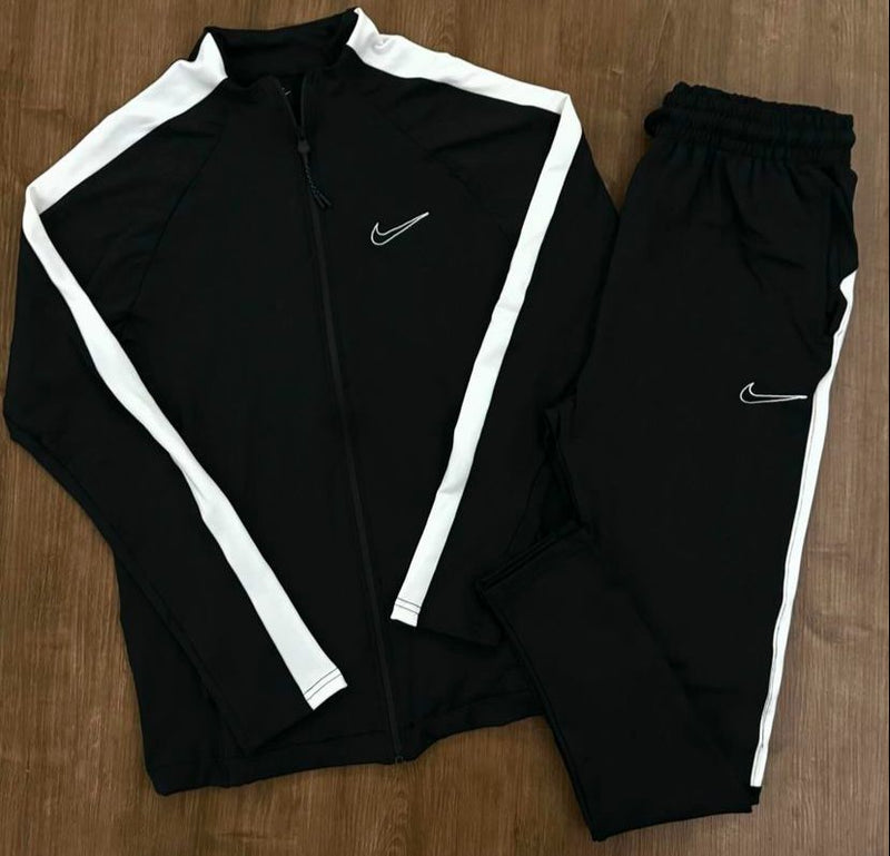 CONJUNTO DE FRIO NIKE PRETO E BRANCO